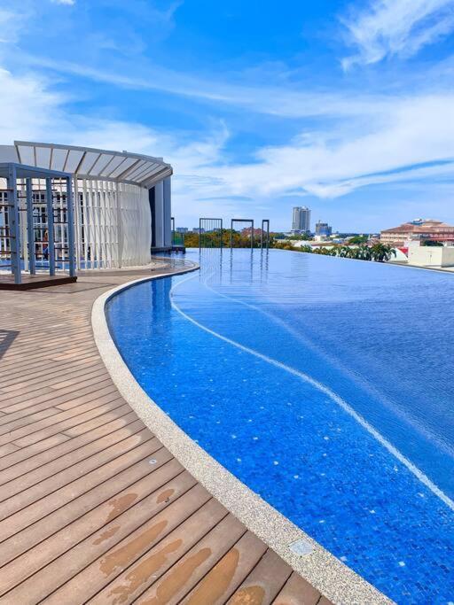 Netflix 2 Bedroom Troika 1812 Kota Bharu