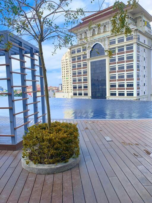 Netflix 2 Bedroom Troika 1812 Apartment *