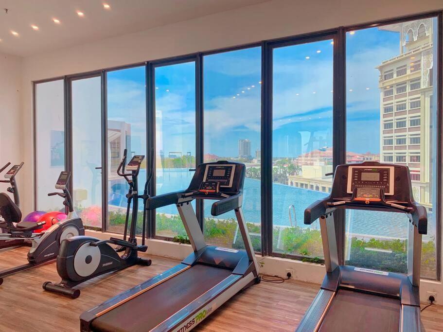 Netflix 2 Bedroom Troika 1812 Apartment