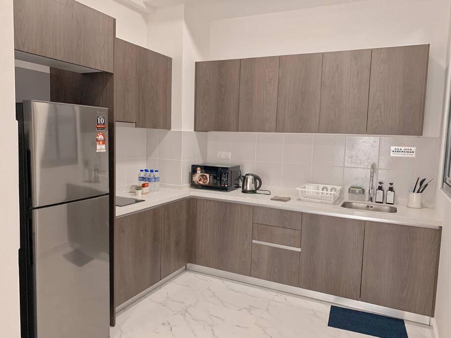 Netflix 2 Bedroom Troika 1812 Apartment