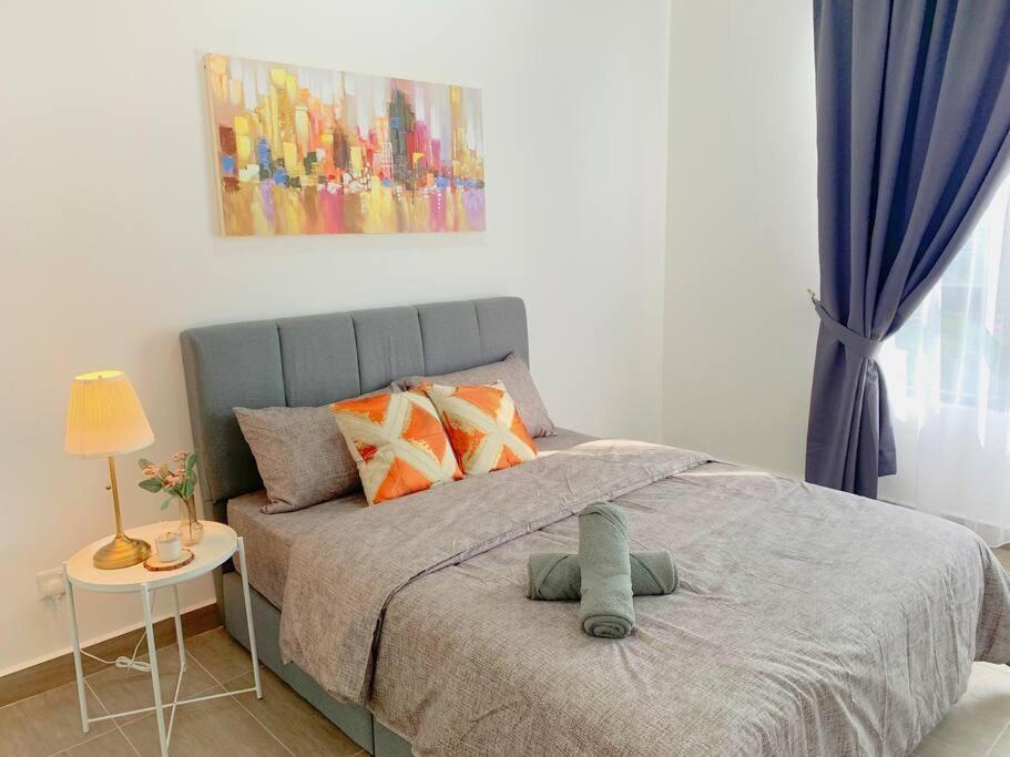 Netflix 2 Bedroom Troika 1812 Apartment
