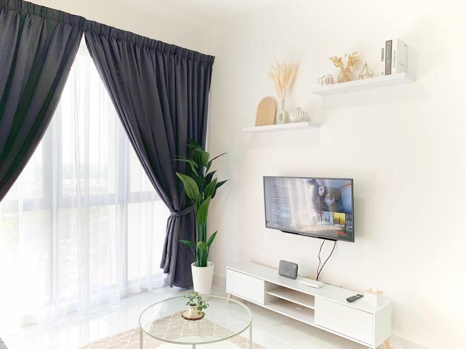 Netflix 2 Bedroom Troika 1812 Apartment *