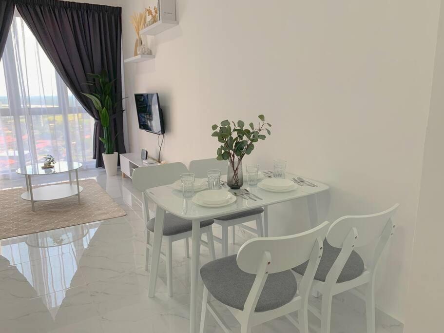 Apartment Netflix 2 Bedroom Troika 1812 Kota Bharu