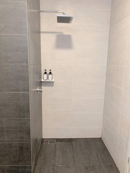 Apartment Netflix 2 Bedroom Troika 1812 *