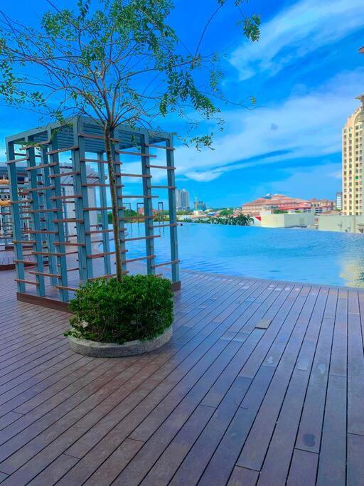 Apartment Netflix 2 Bedroom Troika 1812 Kota Bharu