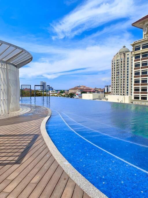 Apartment Netflix 2 Bedroom Troika 1812 Kota Bharu