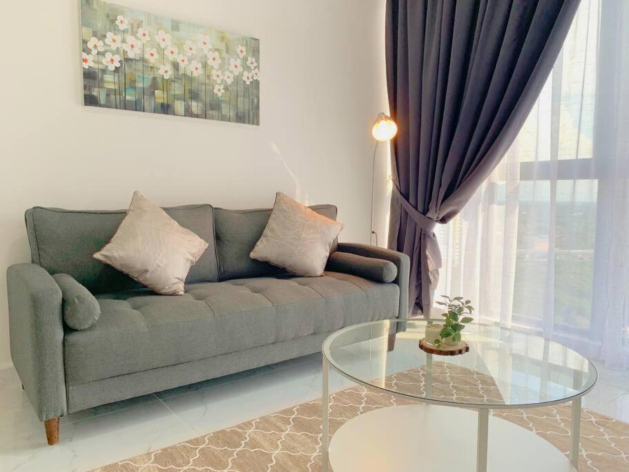 Netflix 2 Bedroom Troika 1812 *